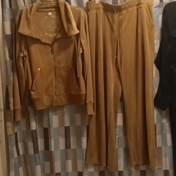 FINAL PRICE MICHAEL MICHAEL KORS tan pantsuit w gold hardware XL - Picture 8 of 15